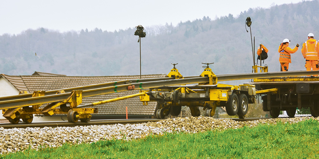EMD Continuous welded rail unloading system - Pulling off rails | SPITZKE