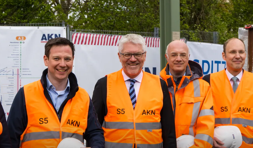 18. April 2024 • DT5 Online 🗞️ Projekt S5: Oberleitungsmast 1 von 984 steht
